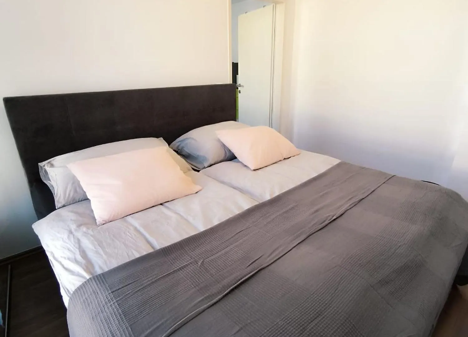 Pretty Apartment Next To Metro Station Vienna